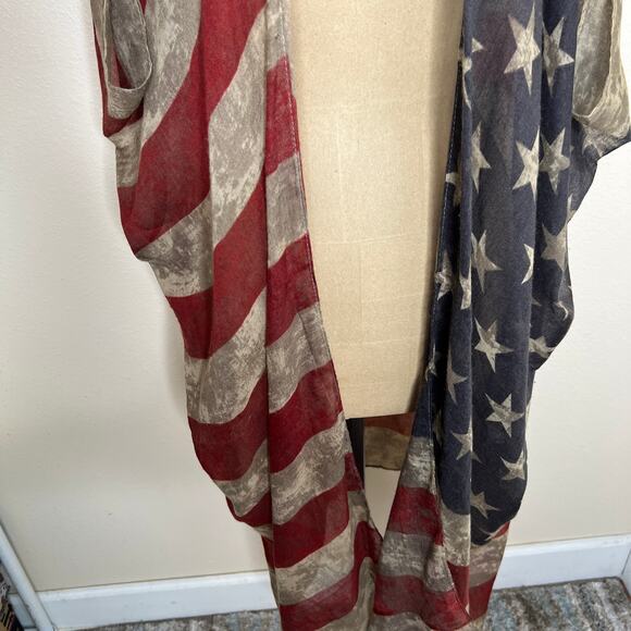 Americana Patriotic Distressed Flag Wrap OSFM - Picture 4 of 9
